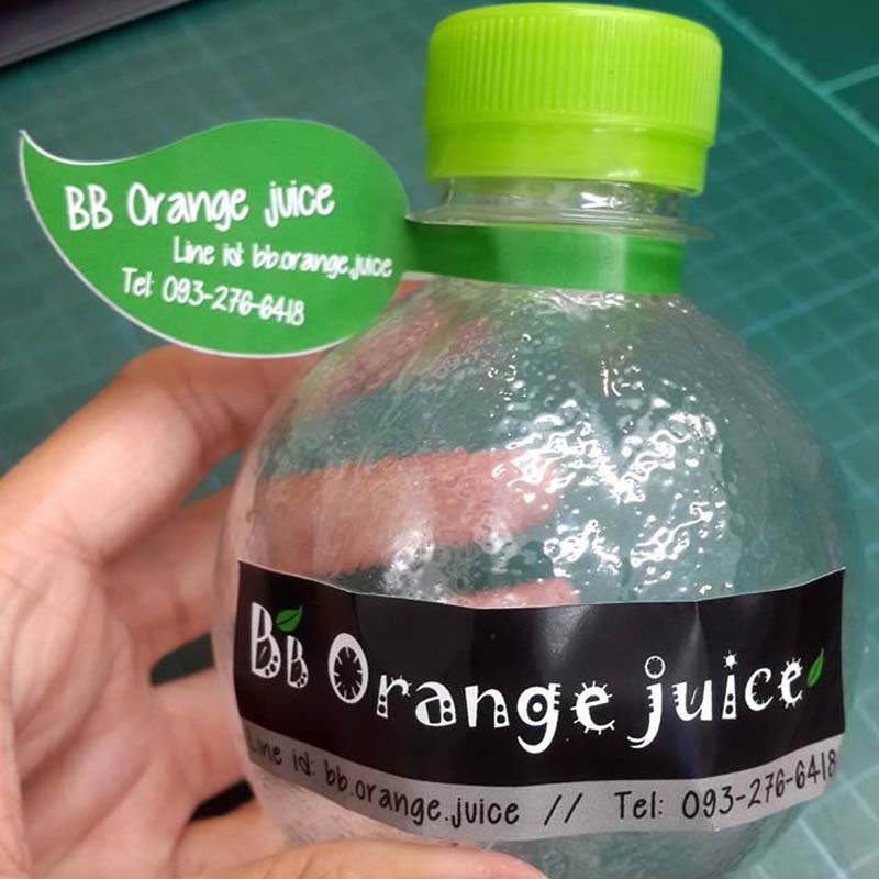 รับทำสติ๊กเกอร์ติดสินค้า ฉลากขนม สติ๊กเกอร์หมู่บ้าน เครื่องสำอาง (Diecut Sticker)