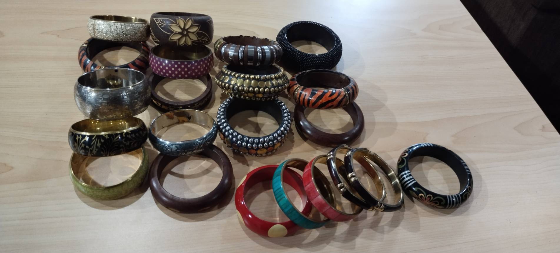 กำไลแขนงานไม้ คละแบบคละลาย ราคาส่ง