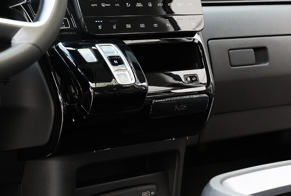 กันรอยที่วางแก้วฝั่งคนขับ Hyundai STARIA