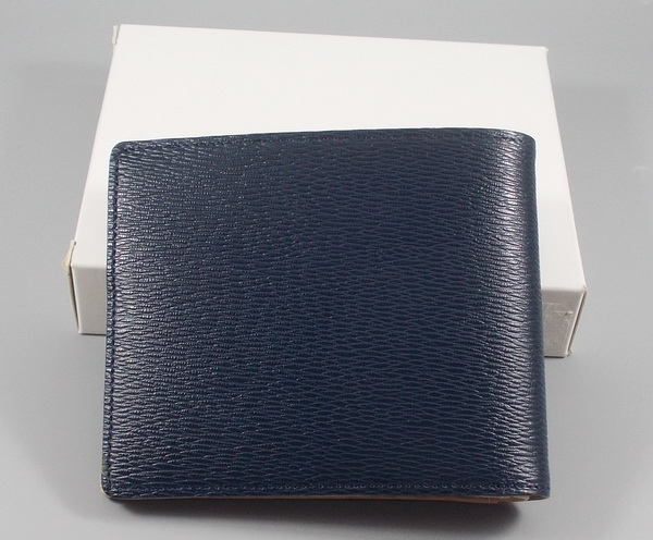 กระเป่าสตางค์ Guy Laroche กรม-เบจ ใหม่ แท้