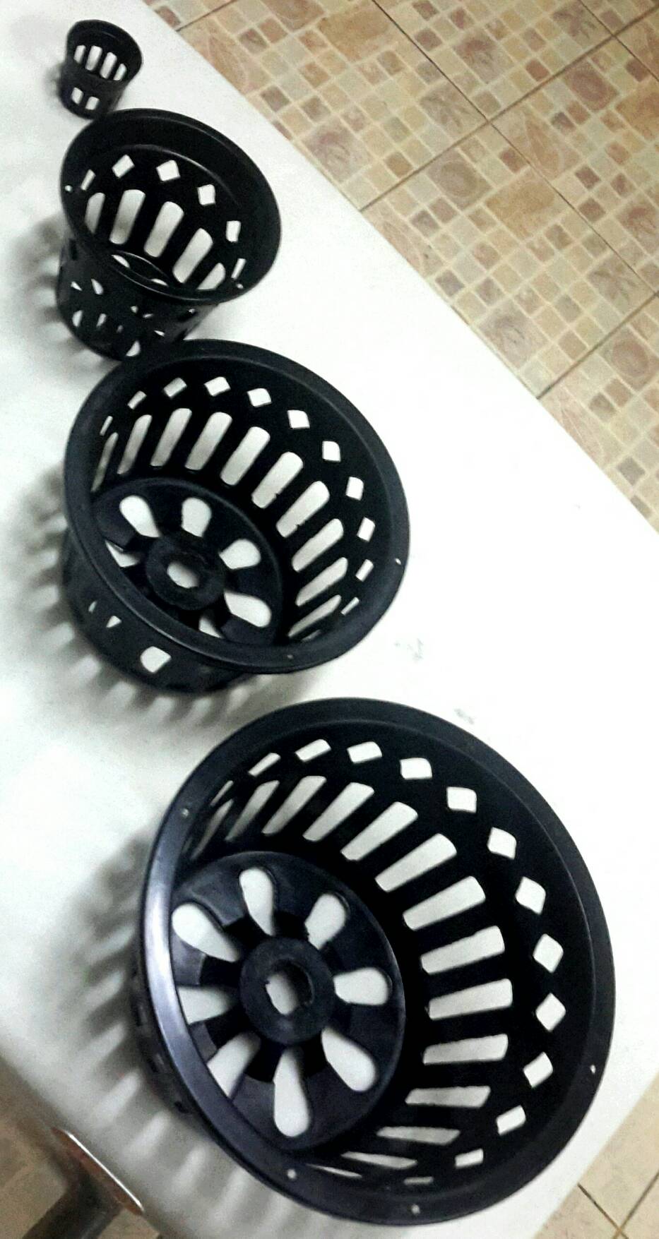 กระถางกล้วยไม้กลมดำโปร่ง ขนาด 4 นิ้ว 600 ใบ / กระสอบ