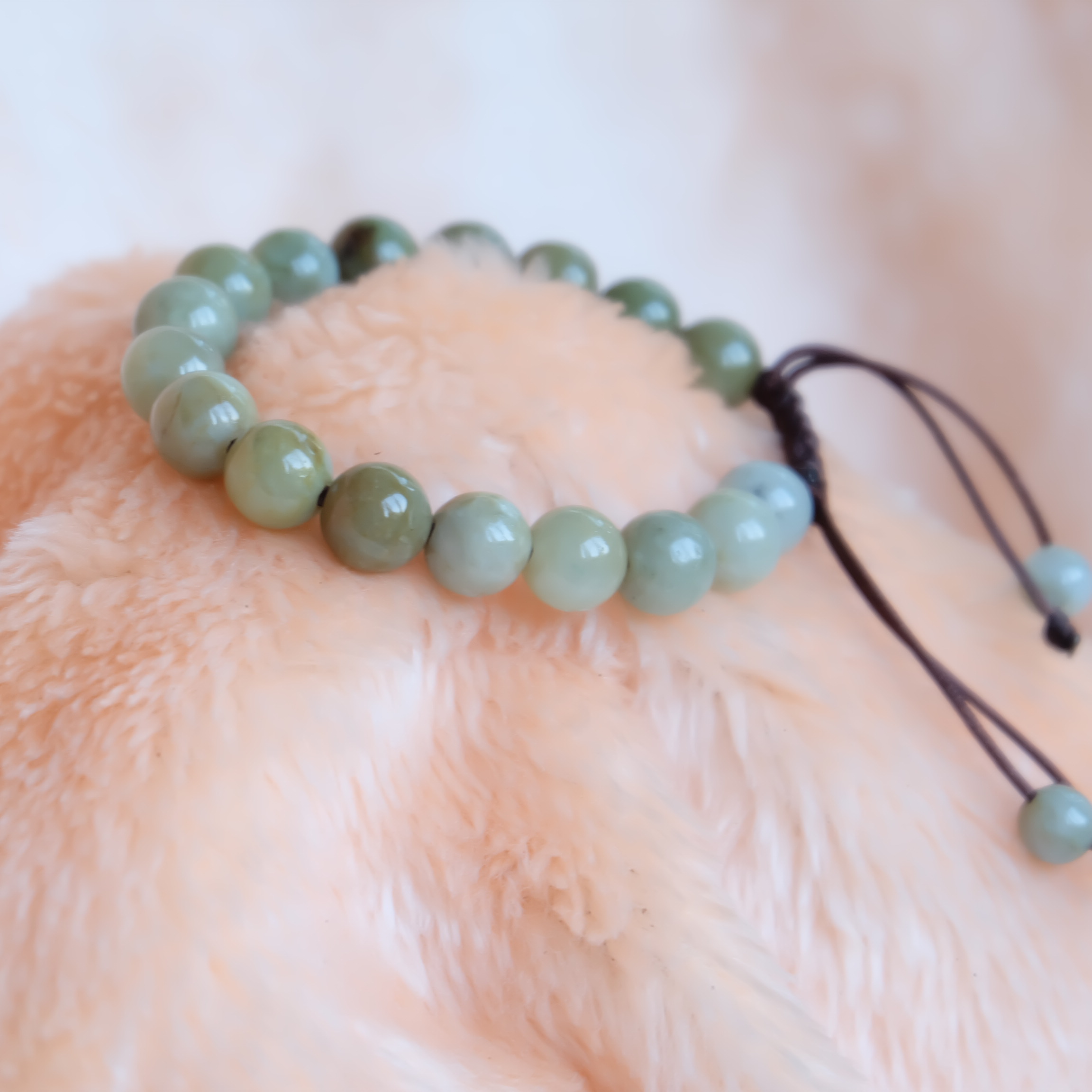 สร้อยข้อมือลูกปัดหยกแท้ 9-10 มิล หยกแท้ หยกพม่า หยกคละสี เชือกดึง รอบข้อมือ 16-18 ซม. มีรอย