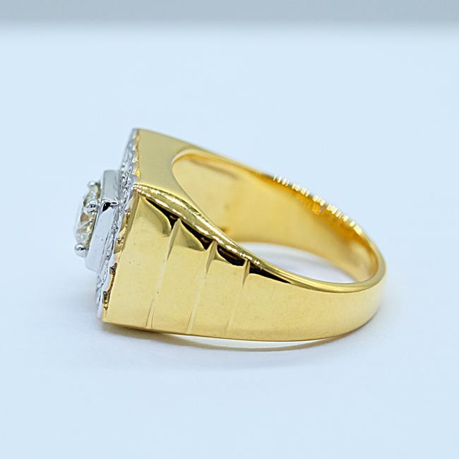 แหวนเพชรหน้ากว้างเพชรเม็ดเดี่ยวไซส์65ตัง ตัวเรือนทอง18K ล้อมเพชร1ชั้น