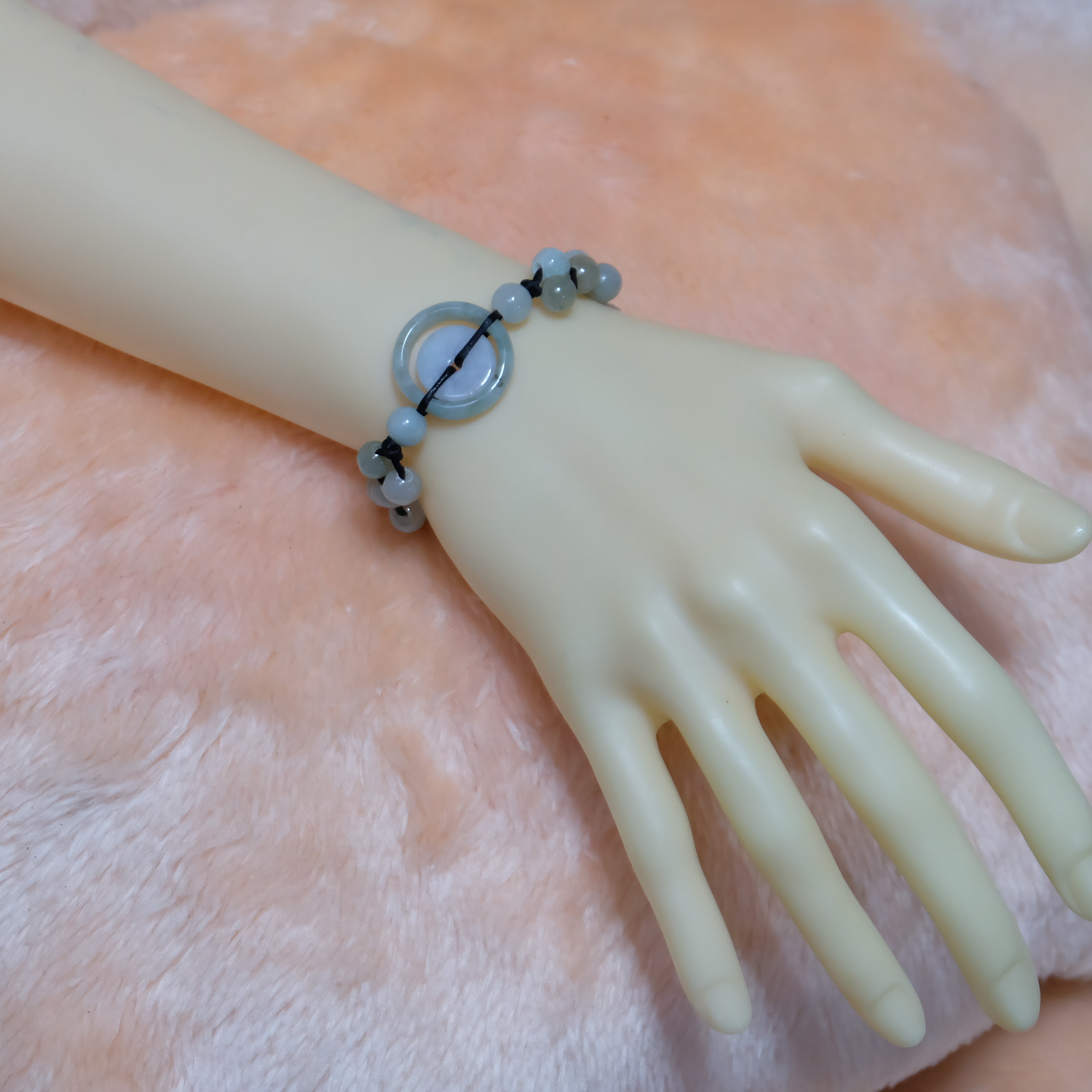 สร้อยข้อมือเชือกถักลูกปัดหยกแท้คละสี รุ่นBC490