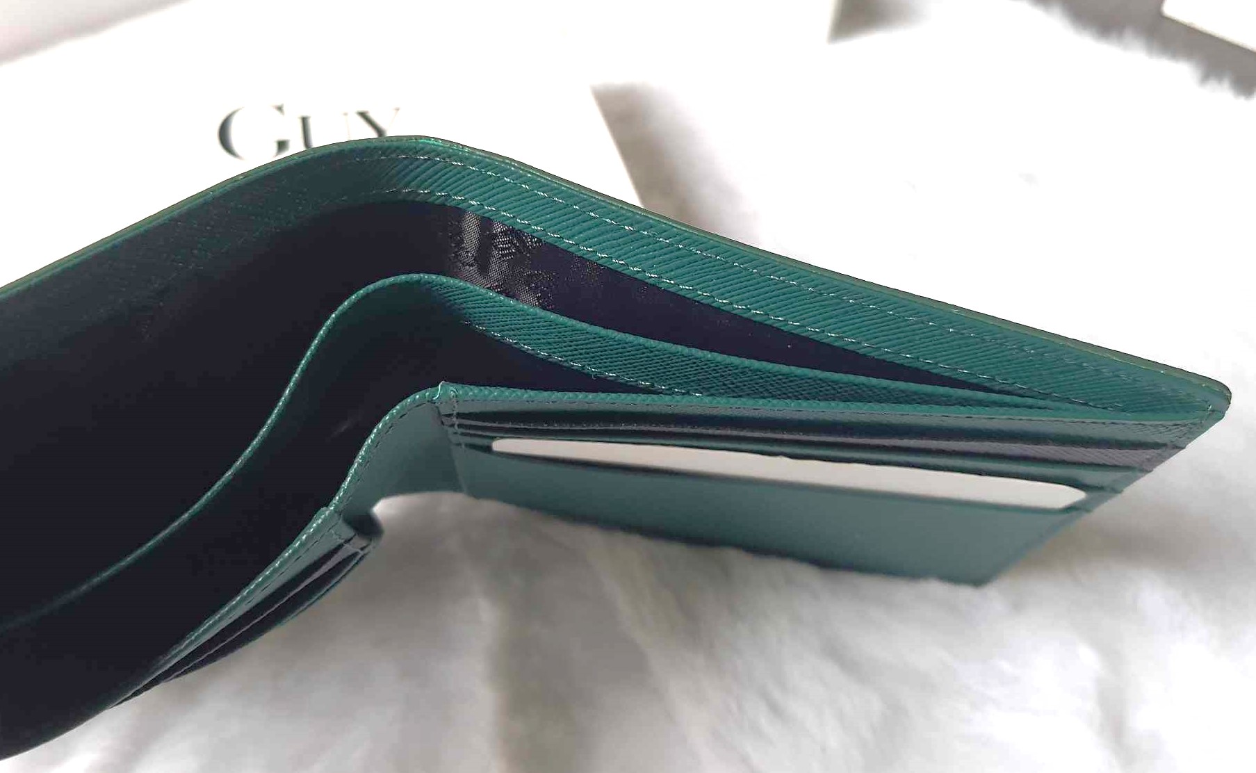 กระเป๋าสตางค์ Guy Laroche เขียวปีกแมลงทับ ใหม่ แท้