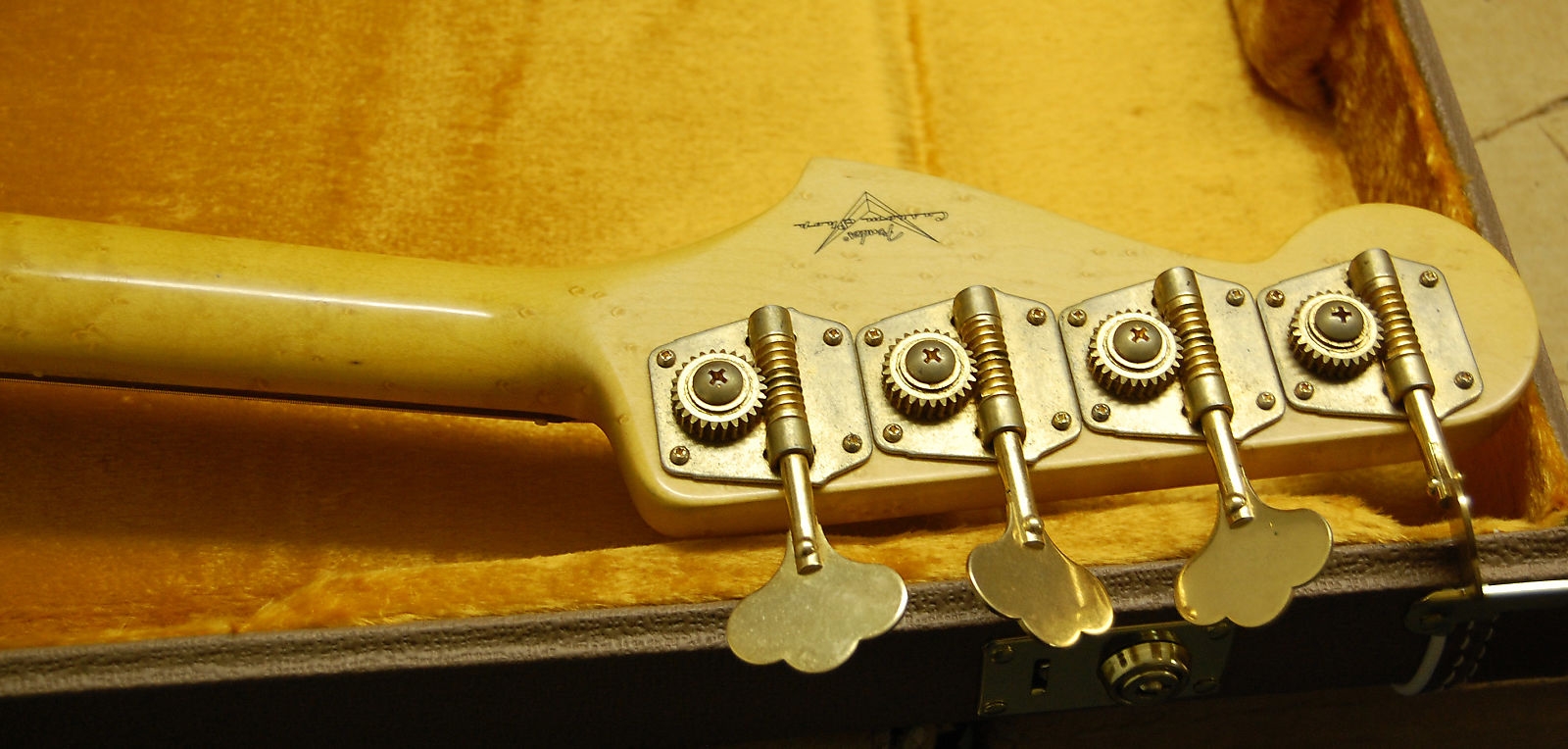 Fender Custom Shop 60 Jazz Bass Relic 2016 Aged Seafoam Green Matching Peg Head Gold Hardware Birdseye Neck