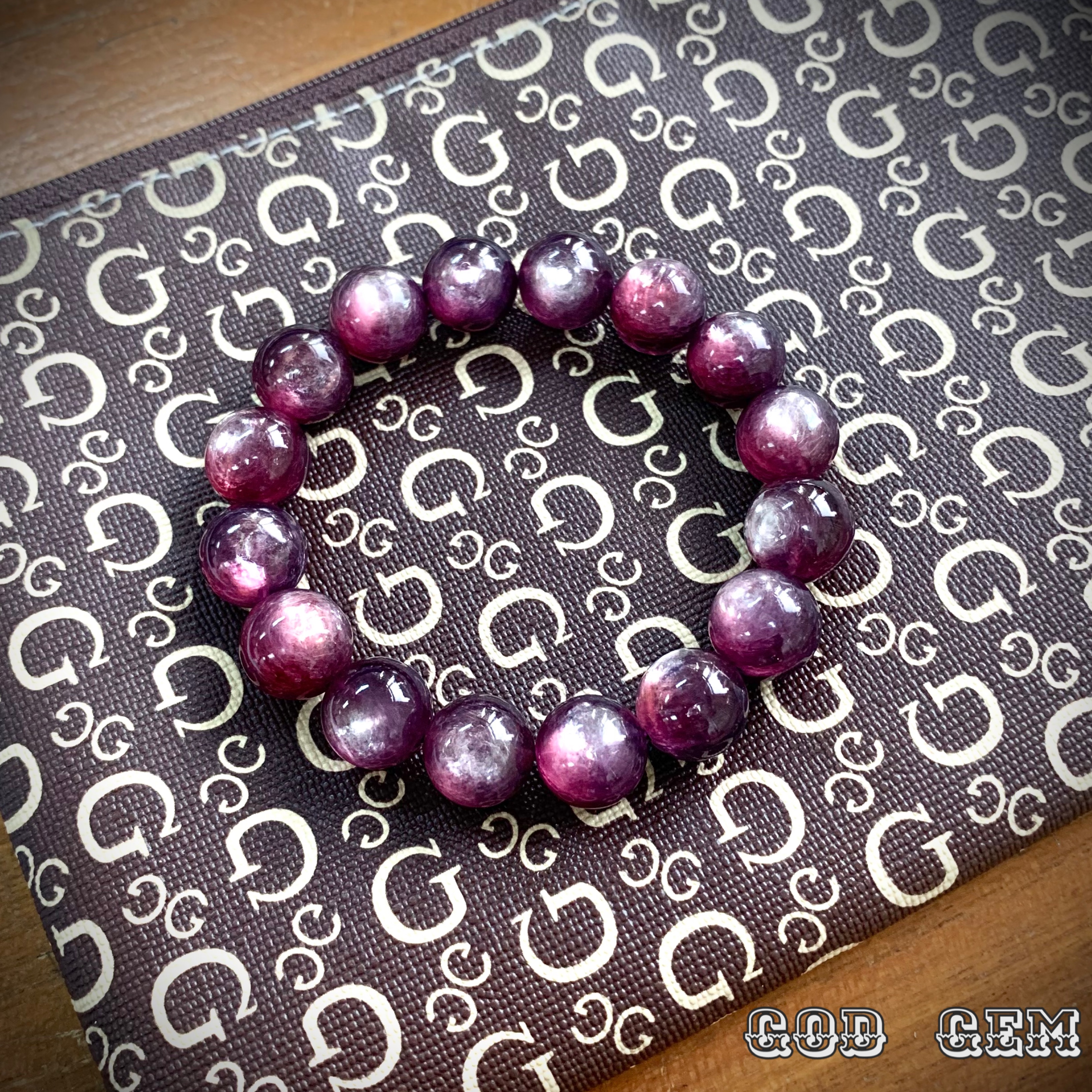 ข้อมือหิน เลพิโดไลต์