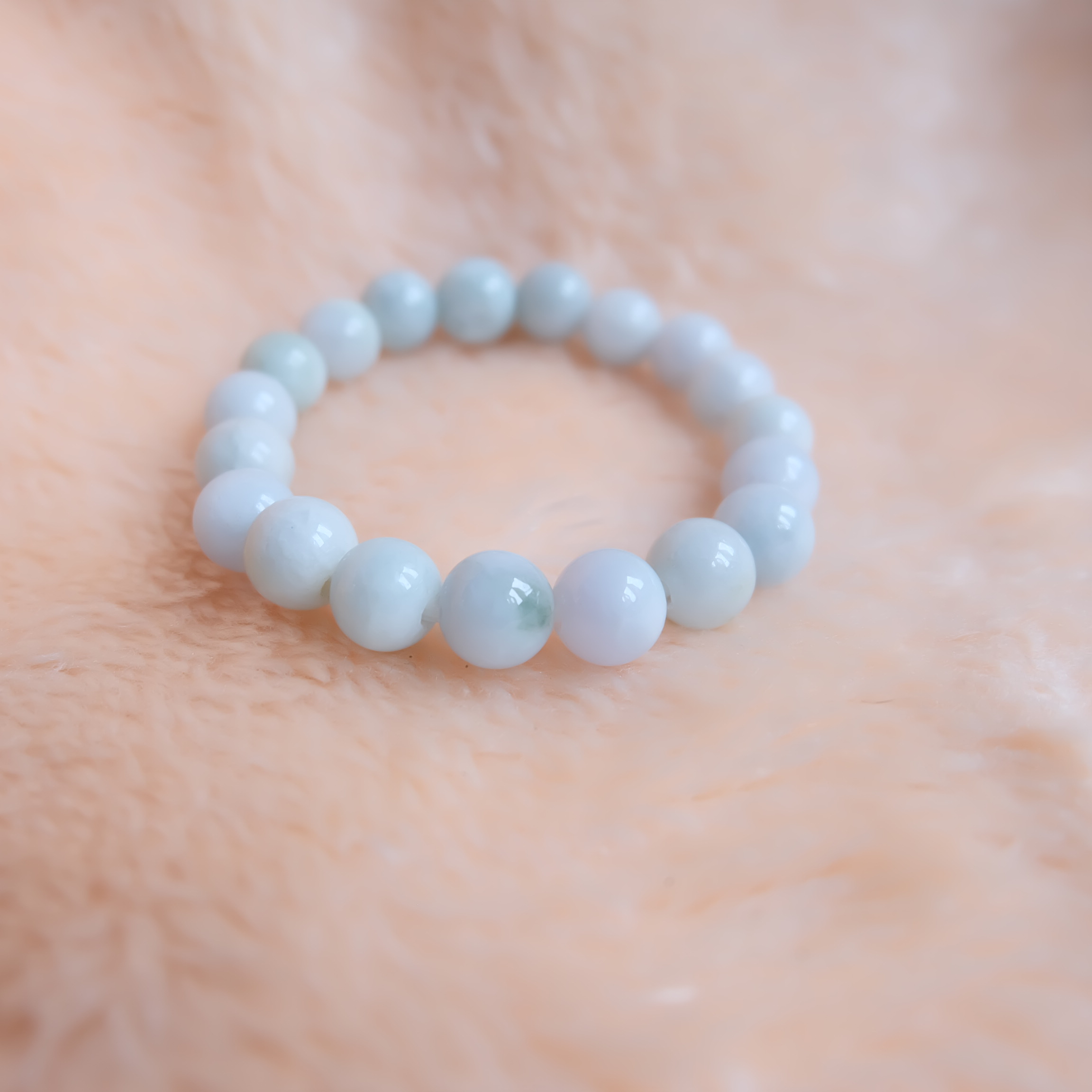 สร้อยข้อมือลูกปัดหยกแท้ หยกพม่า หยกขาว หยกเจไดต์ ขนาด 10 มิล รอบข้อมือ 16.5 เซนติเมตร ร้อยด้วยไหมยืด มีรอย