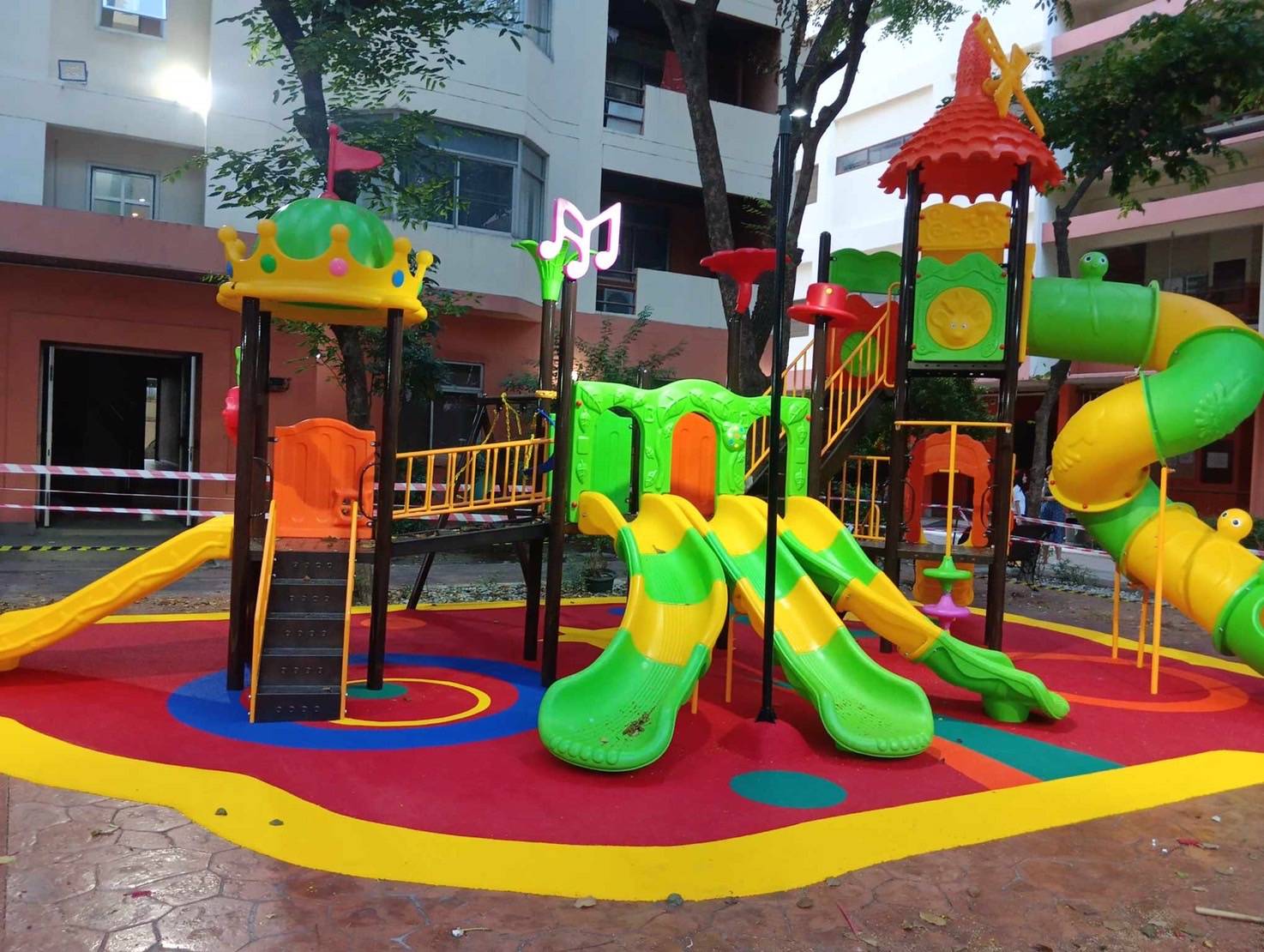 เม็ดยาง epdm แบบเท พื้นยางสังเคราะห์ สนามเด็กเล่น,สนามกีฬา พร้อมส่ง ราคาโรงงาน