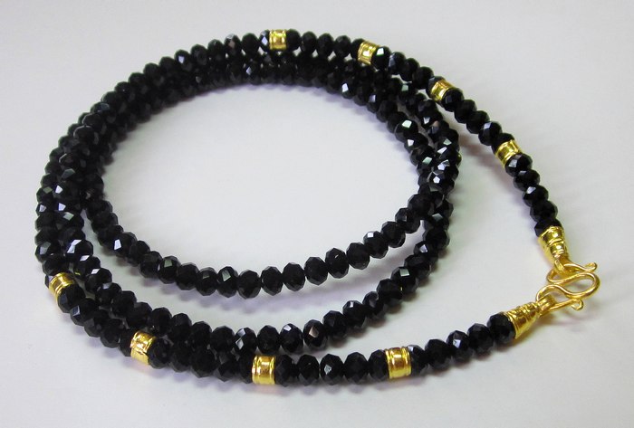 สร้อยคอคริสตัลนิลดำ คั่นทองแท้ 96.5% (ทองครึ่งสลึง)