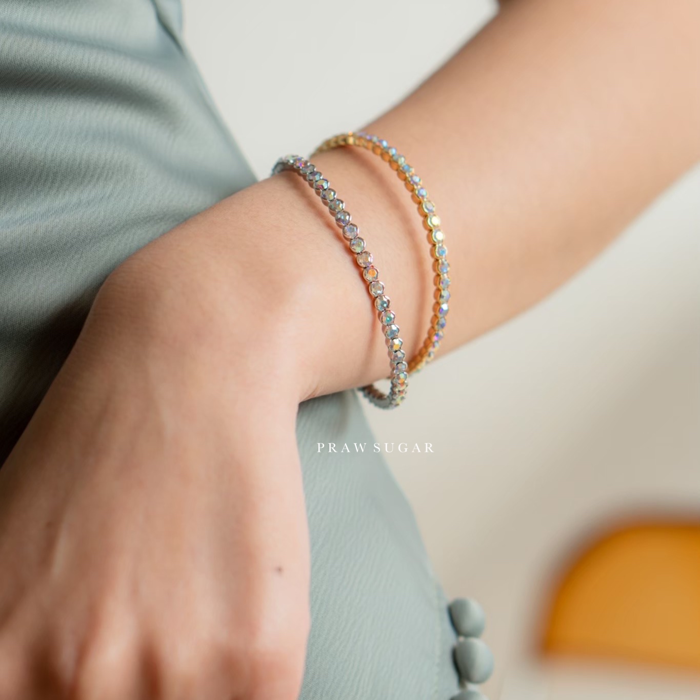Sparkling Bracelet - กำไลกลิตติ้งสีรุ้ง (มี 2 สี)