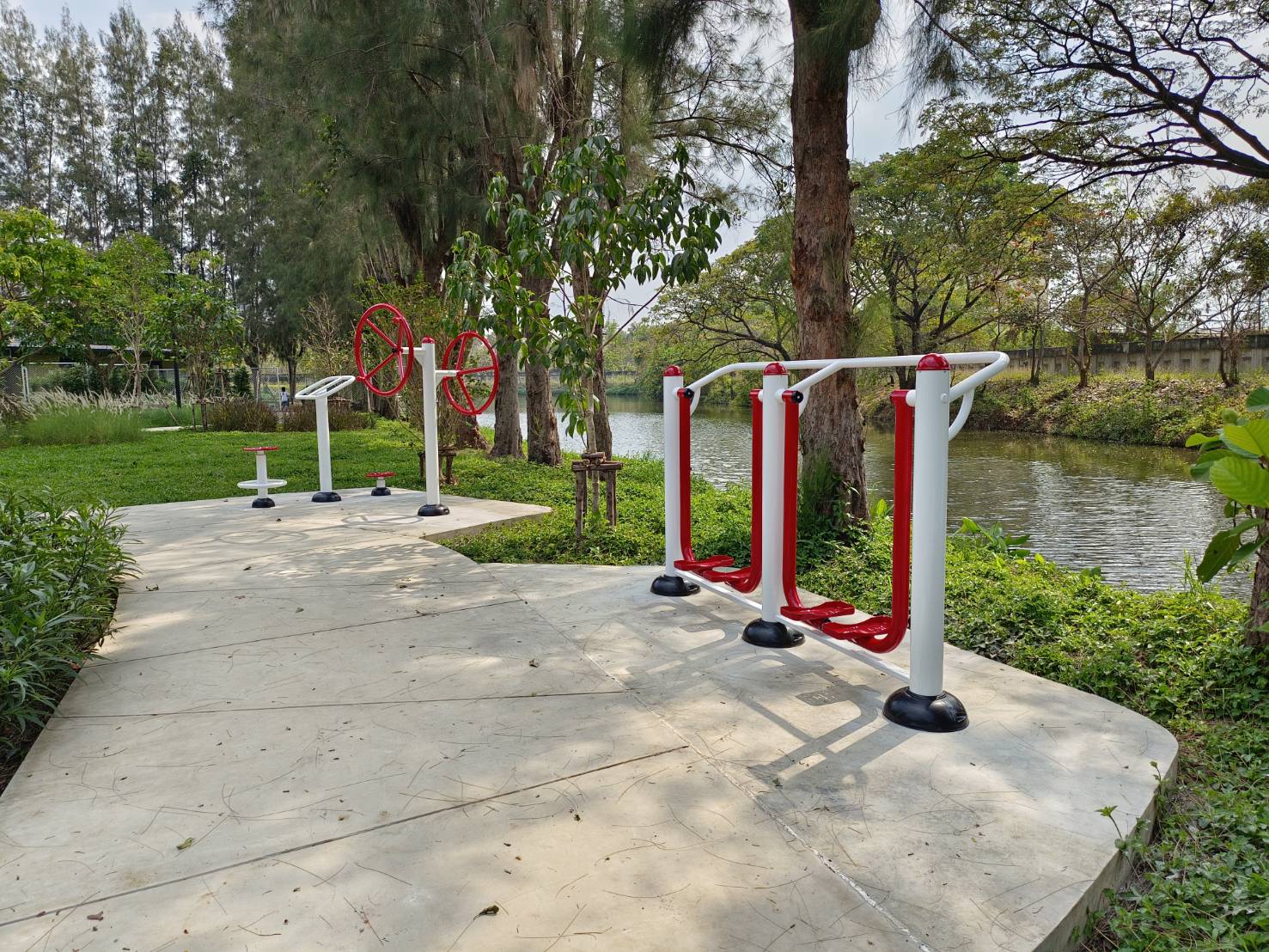เครื่องบริหารขา-สะโพก (แบบเดินสลับเท้า 3 ชุด) เครื่องออกกำลังกาย, กลางแจ้ง, ลานกีฬา, อเนกประสงค์, สนามกีฬา สั่งผลิต7-15วัน