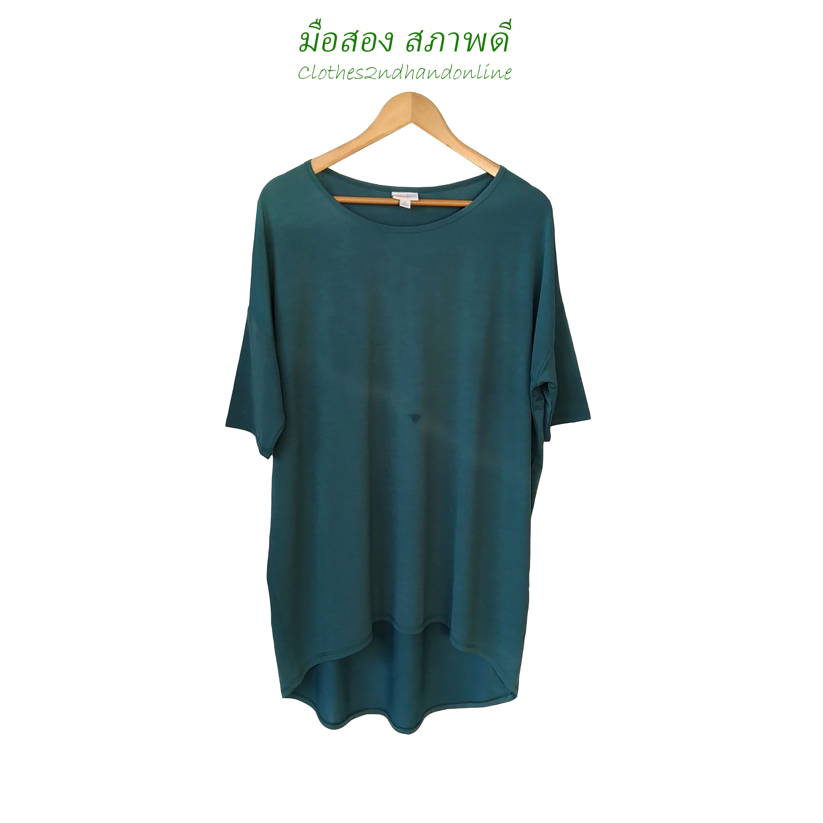 เสื้อมือสอง คอกลม ผ้าโพลีผสม สีเขียว ตัวใหญ่ รอบแขนเล็ก 13 นิ้ว สไตล์โอเวอร์ไซด์ อก 52-54 นิ้ว