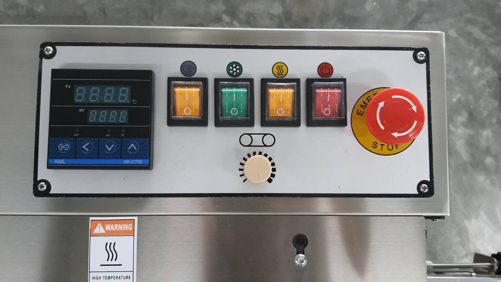 เครื่องซีลสายพานต่อเนื่อง มีระบบลมรุ่น DBF-1000AN