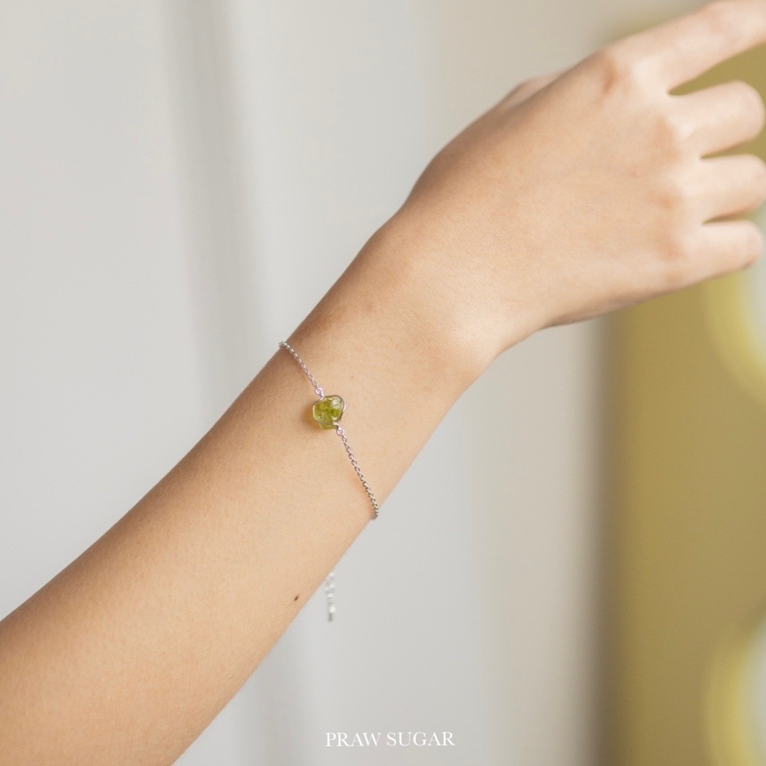 สร้อยข้อมือหินธรรมชาติเพอริดอท - Peridot Bracelet (เรือนเป็นเงินแท้)