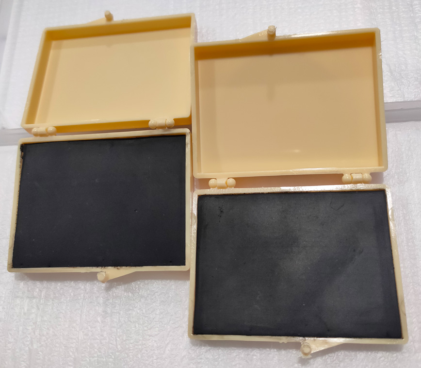 ตลับหมึกพิมพ์ลายนิ้วมือ ฝาพับ 5.5 x 4 cm ตลับสี่เหลี่ยม