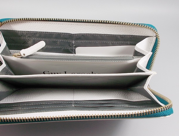 กระเป๋าสตางค์ Guy Laroche น้ำทำเล-ขาว ใหม่ แท้