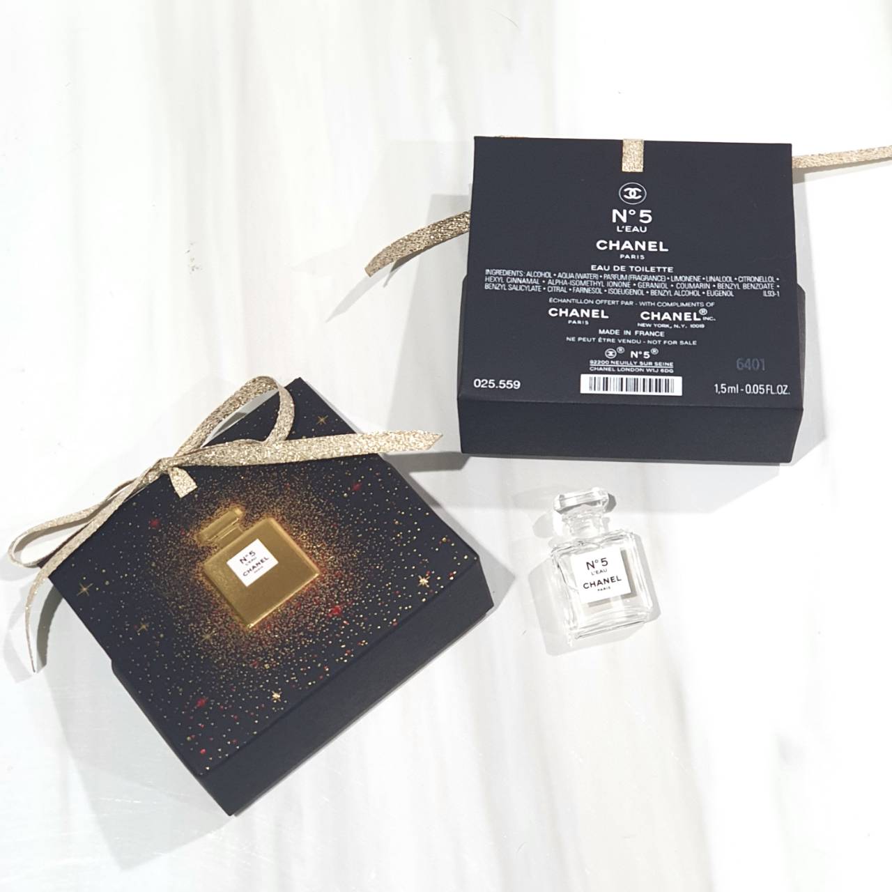 น้ำหอมจิ๋วมินิ Chanel NO 5 L'eau Eau De Toilette Spray for women 1.5ml แบบแต้มมีกล่อง ( Mini Perfume น้ำหอมขนาดพกพา)