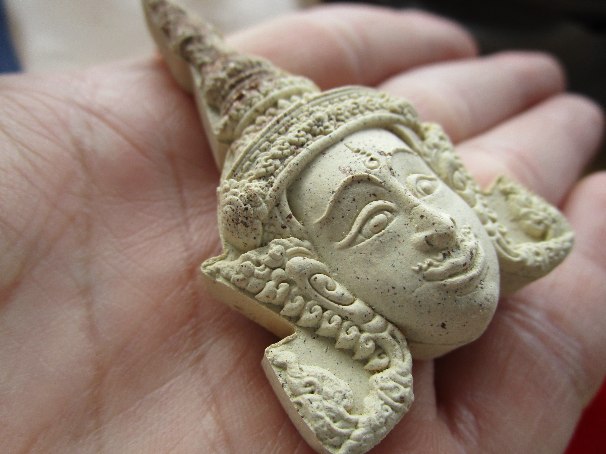 ศิลปะเศียรเทพรัญจวน มหาเหน่ห์ชั้นสูง เนื้อผงพุทธคุณ กรรมการนำฤกษ์ 2 โค๊ต 1 ตะกรุด ปลุกเสกโดย หลวงพ่ออั้น วัดโรงโค จ.อุทัยธานี