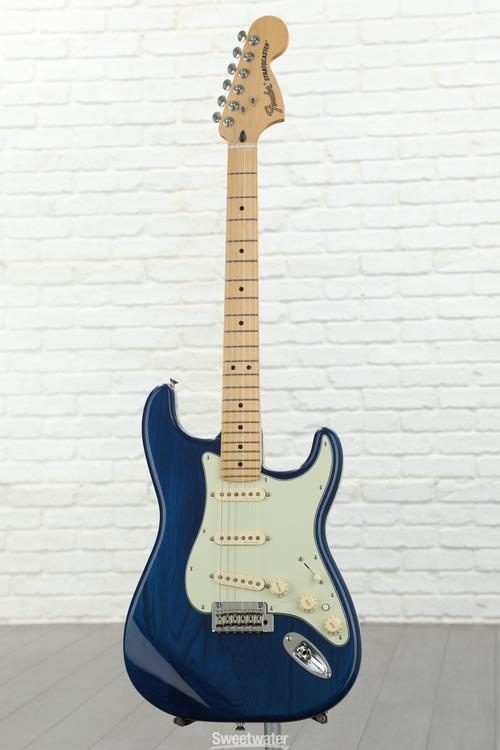 Fender Deluxe Stratocaster - Sapphire Blue Transparent with Maple Fingerboard