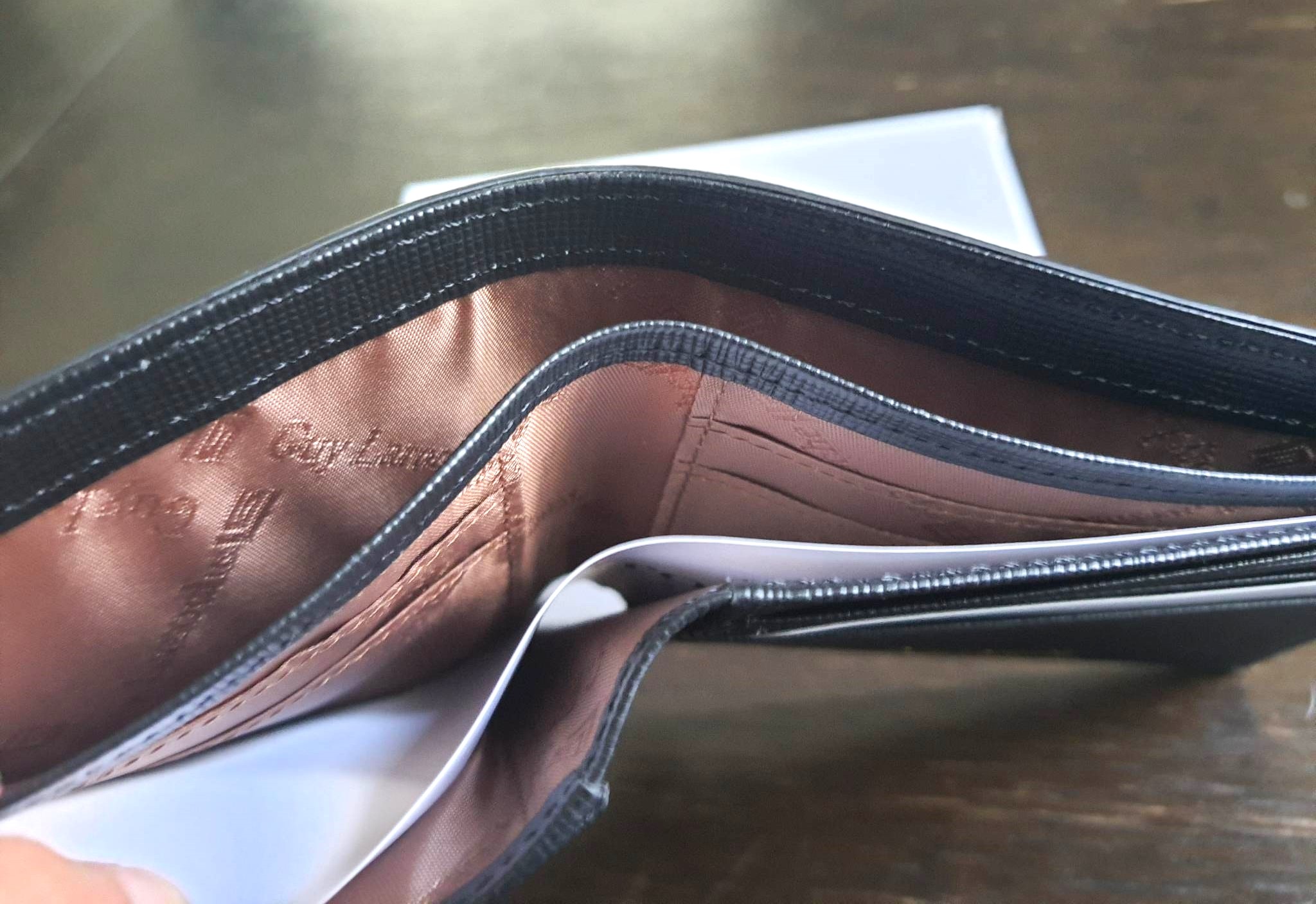 กระเป๋าสตางค์ Guy Laroche ดำ ใหม่ แท้