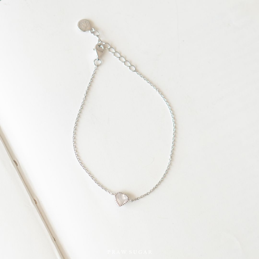 Heart Shape Gemstone Bracelet - สร้อยข้อมือจี้พลอยแท้ทรงหัวใจ (เรือนสร้อยเงินแท้)