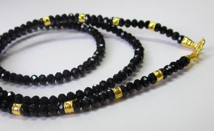 สร้อยคอคริสตัลนิลดำ คั่นทองแท้ 96.5% (ทองครึ่งสลึง)