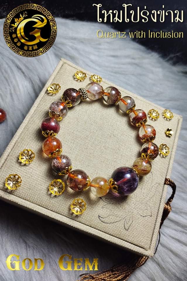 ข้อมือหินไหมในแก้วโป่งข่าม