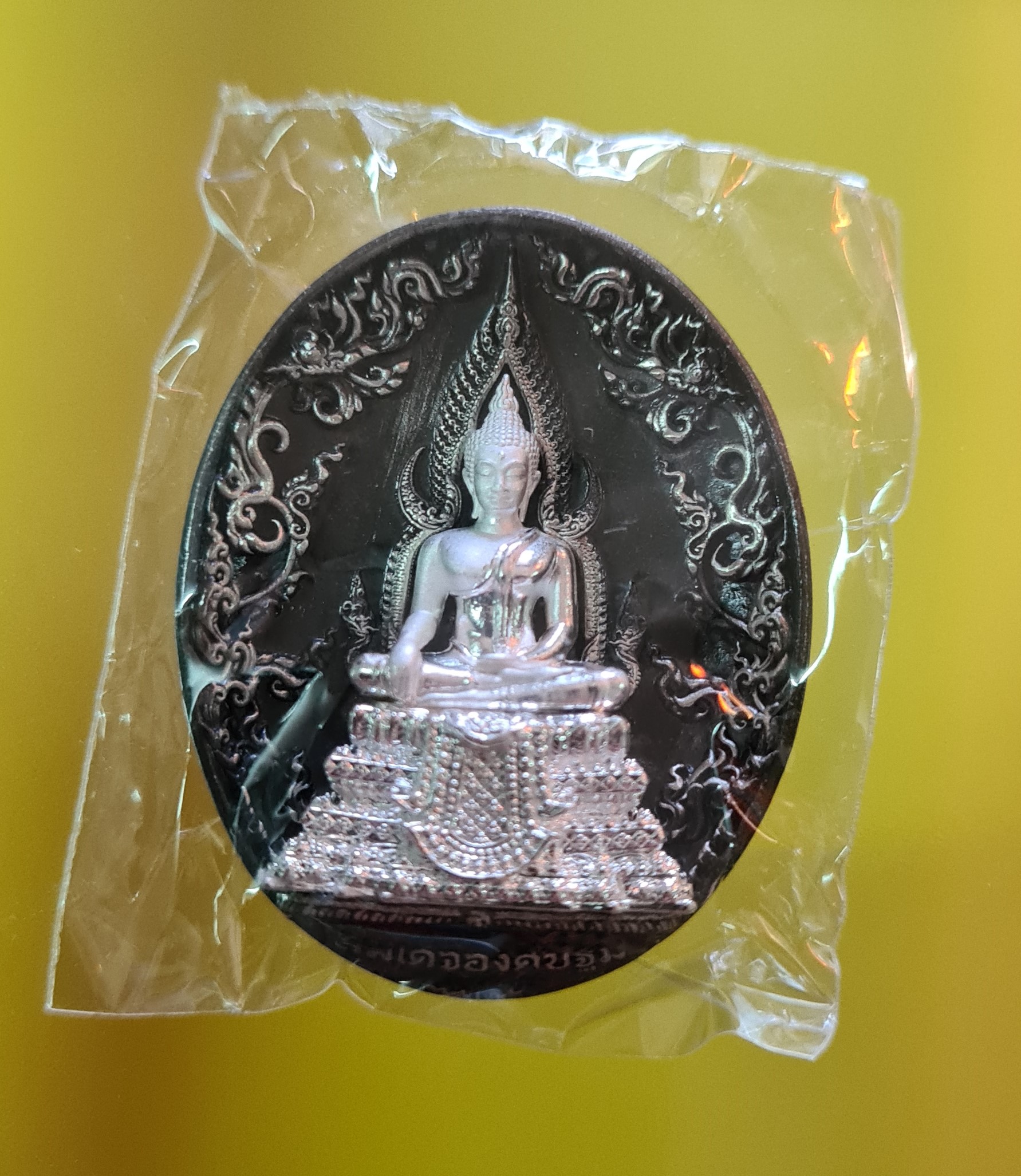 งานพุทธศิลป์ เหรียญสมเด็จองค์ปฐม หลังท้าวเวสสุวรรณ กรรมการแยกชุดของขวัญปาฏิหาริย์ชีวิต เนื้อแบล็คซาติน องค์ชุบเงิน อธิษฐานจิตโดย หลวงพ่อเล็ก วัดท่าขนุน