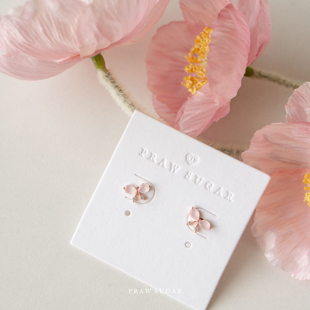 Mini Light Pink Bow Earrings - ต่างหูโบว์ชมพูอ่อนขนาดมินิ (ก้านต่างหูเงินแท้)