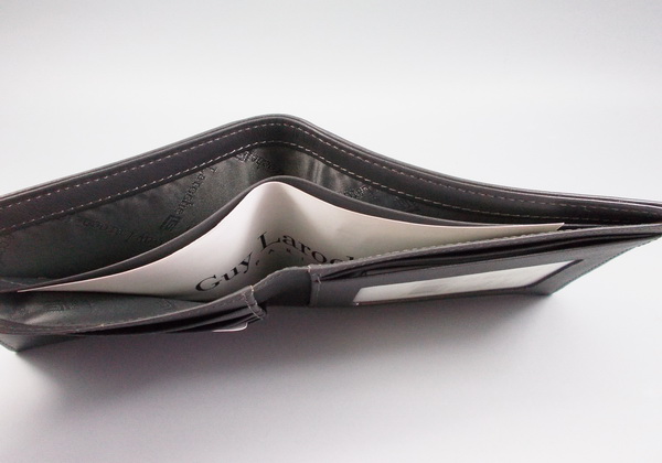 กระเป๋าสตางค์ Guy Laroche เทาเข้ม ใหม่ แท้