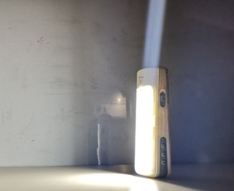 ไฟฉาย ไฟฉุกเฉินแอลอีดี (YAGE) จำนวน 1 เครื่อง