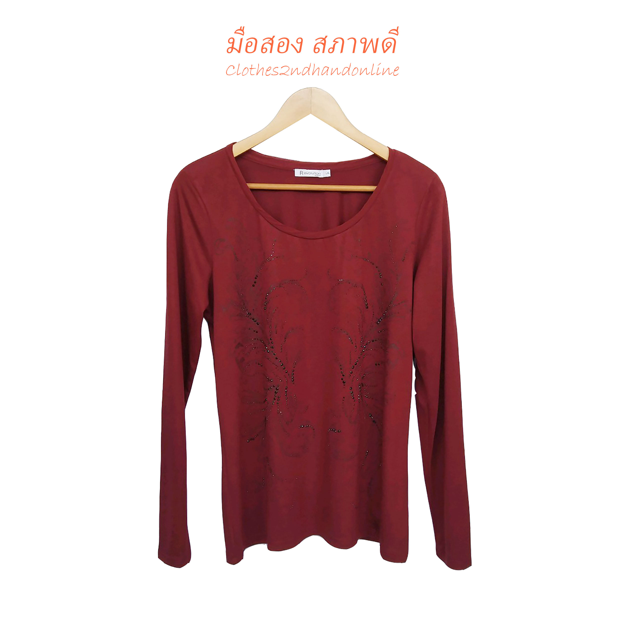 เสื้อมือสอง คอกว้าง ผ้ายืดบางนุ่มสีน้ำตาลแดง แขนยาว ลายกิ่งไม้ติดเลื่อมสีดำ อก 38-40 นิ้ว