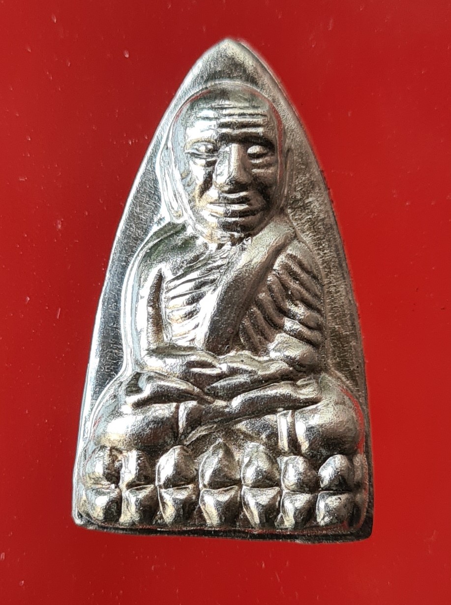 หลวงพ่อทวดสมเด็จเมืองใต้ เนื้อเงินแท้ มวลสารปลอกมีดหลวงพ่อเดิม วัดหนองโพธิ์ แหวนหลวงปู่สี หลวงปู่ดู่ วัดสะแก และตะกรุดเงินเก่าจำนวนมาก