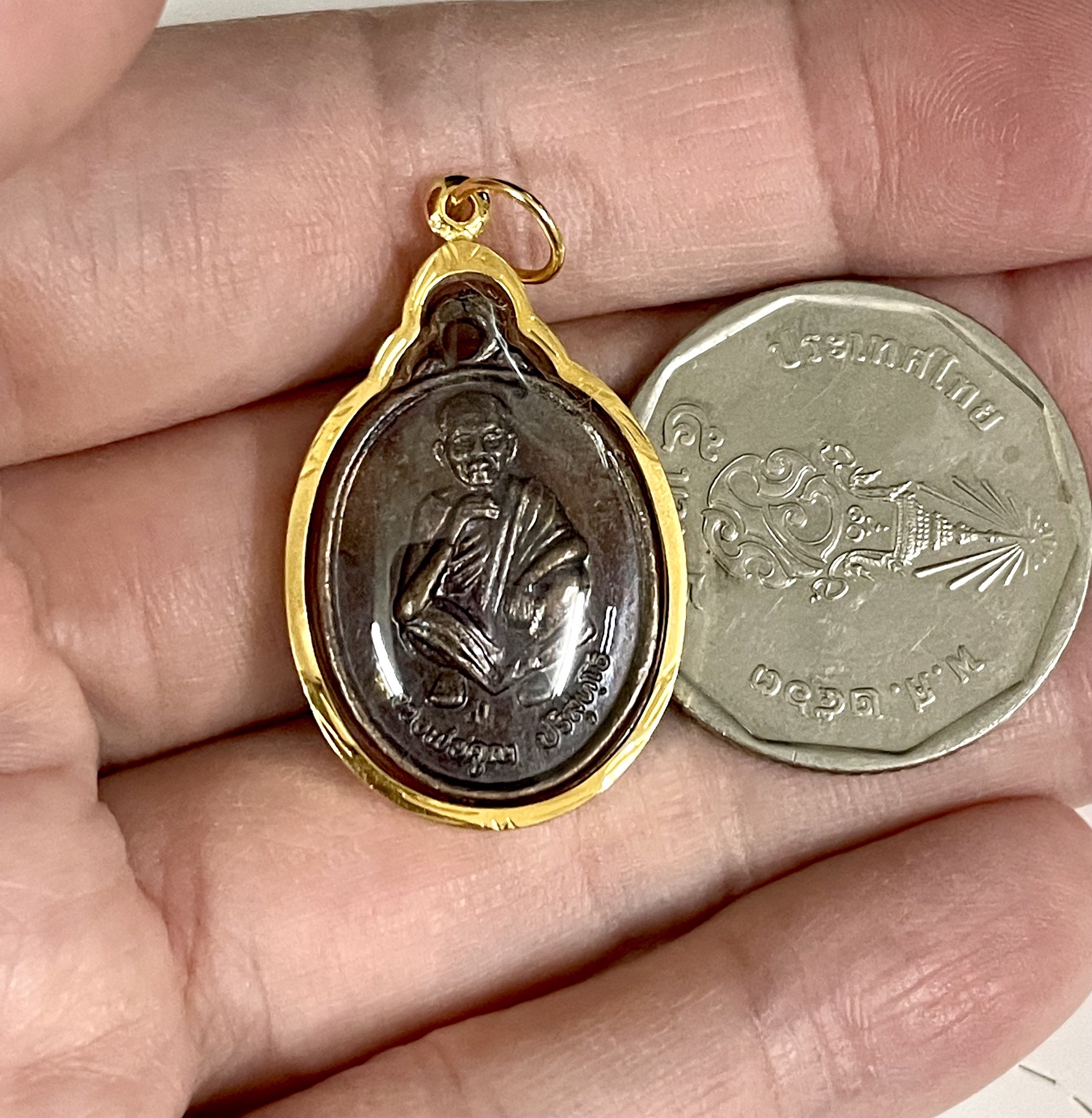 จี้พระหลวงพ่อคูณ รุ่นรวยไม่เลิก ปี 37