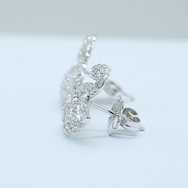 ต่างหูรูปหงส์คู่ สัญลักษณ์ของความงดงามสำหรับสุภาพสตรีครับ