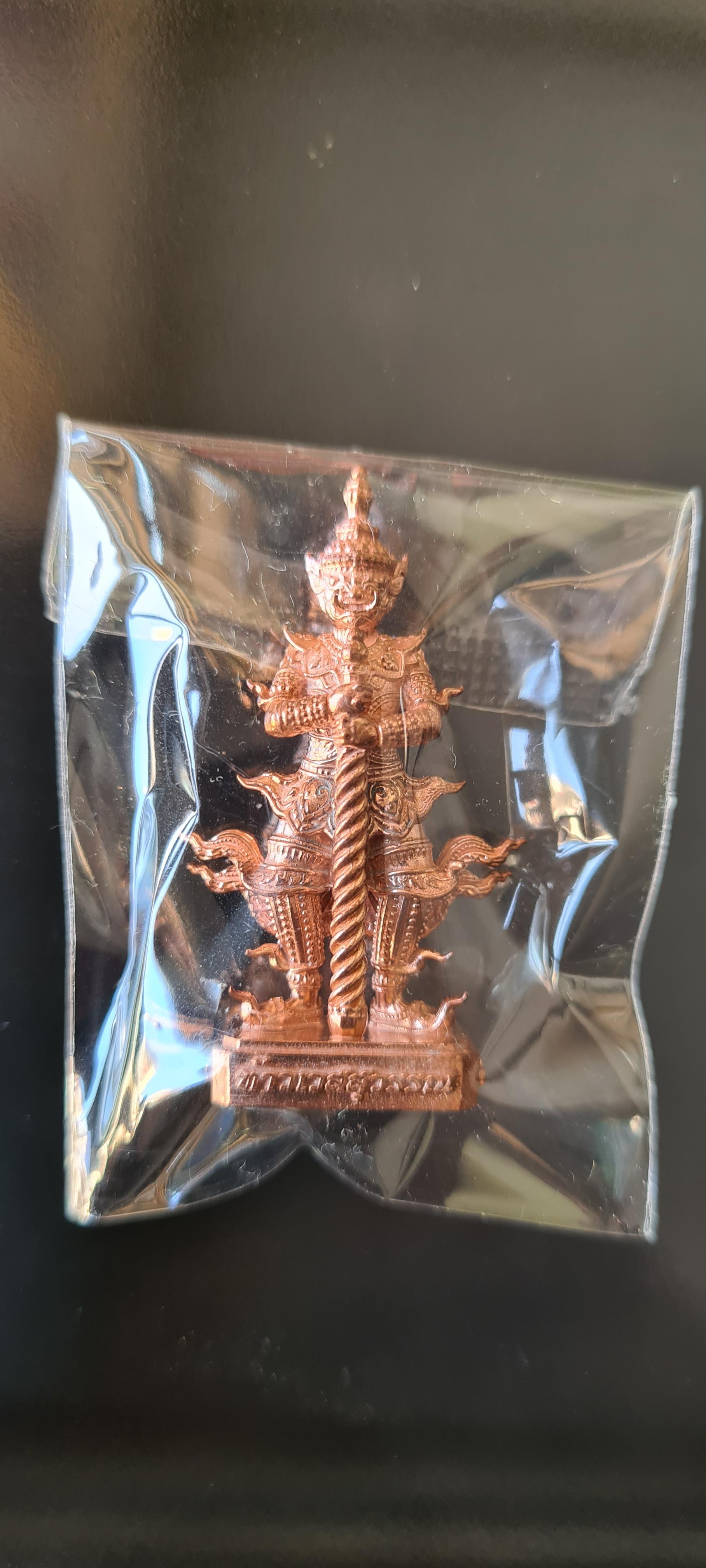 ท้าวเวสสุวรรณ เทพเจ้าแห่งโภคทรัพย์ เนื้อสัมฤทธิ์ ทองชมพู ปลุกเสกโดย หลวงปู่บัว ถามโก วัดศรีบูรพาราม