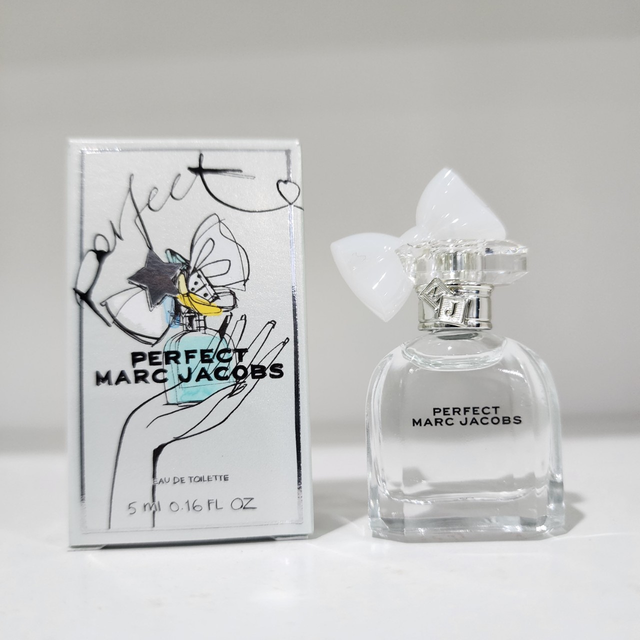 น้ำหอมจิ๋วมินิ Marc Jacobs Perfect EDT 5ml แบบแต้มมีกล่อง ( Mini Perfume น้ำหอมขนาดพกพา)