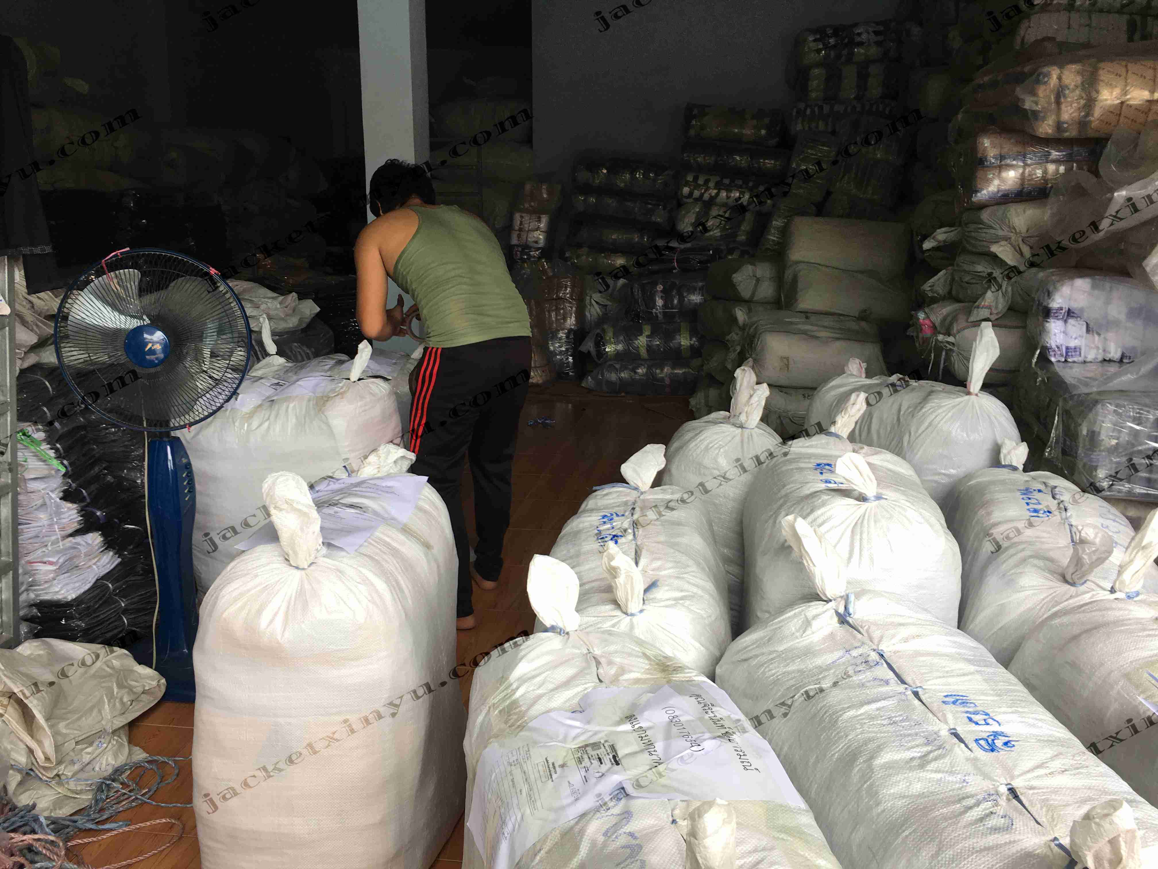 โกดังเก็บ เสื้อแจ็คเก็ต และขายส่งสินค้าพร้อมส่งในไทย jacketxinyu.com