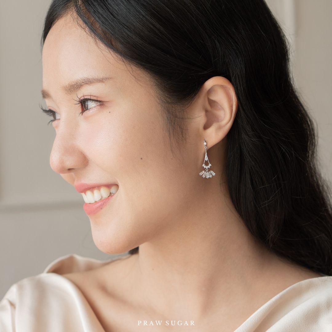 Claudia Earrings - ต่างหูคลอเดียทรงยาว (ก้านต่างหูเงินแท้)