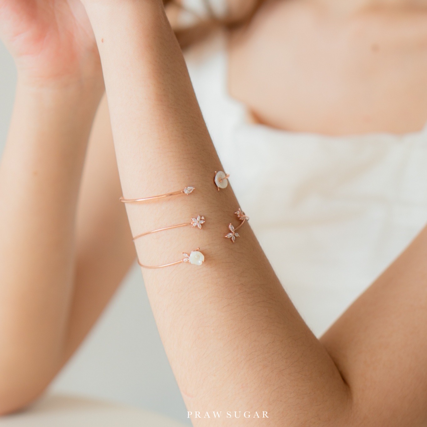 Gorgeous Flower Bracelet - กำไลดอกไม้สวยหรู (มี 2สี)