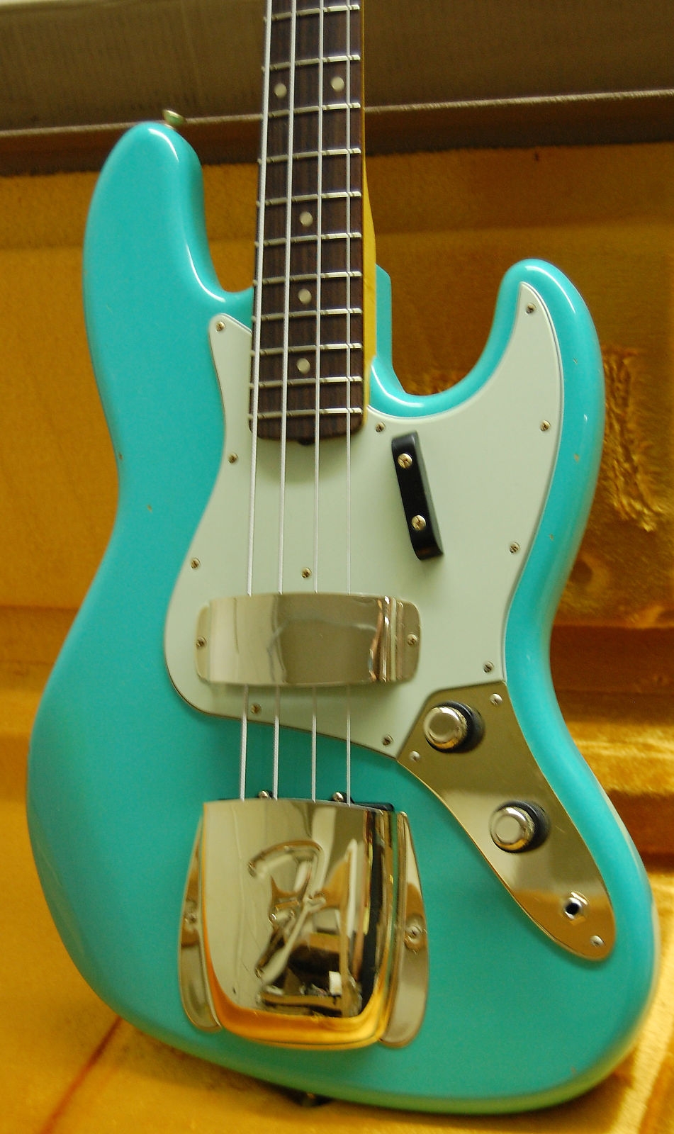 Fender Custom Shop 60 Jazz Bass Relic 2016 Aged Seafoam Green Matching Peg Head Gold Hardware Birdseye Neck