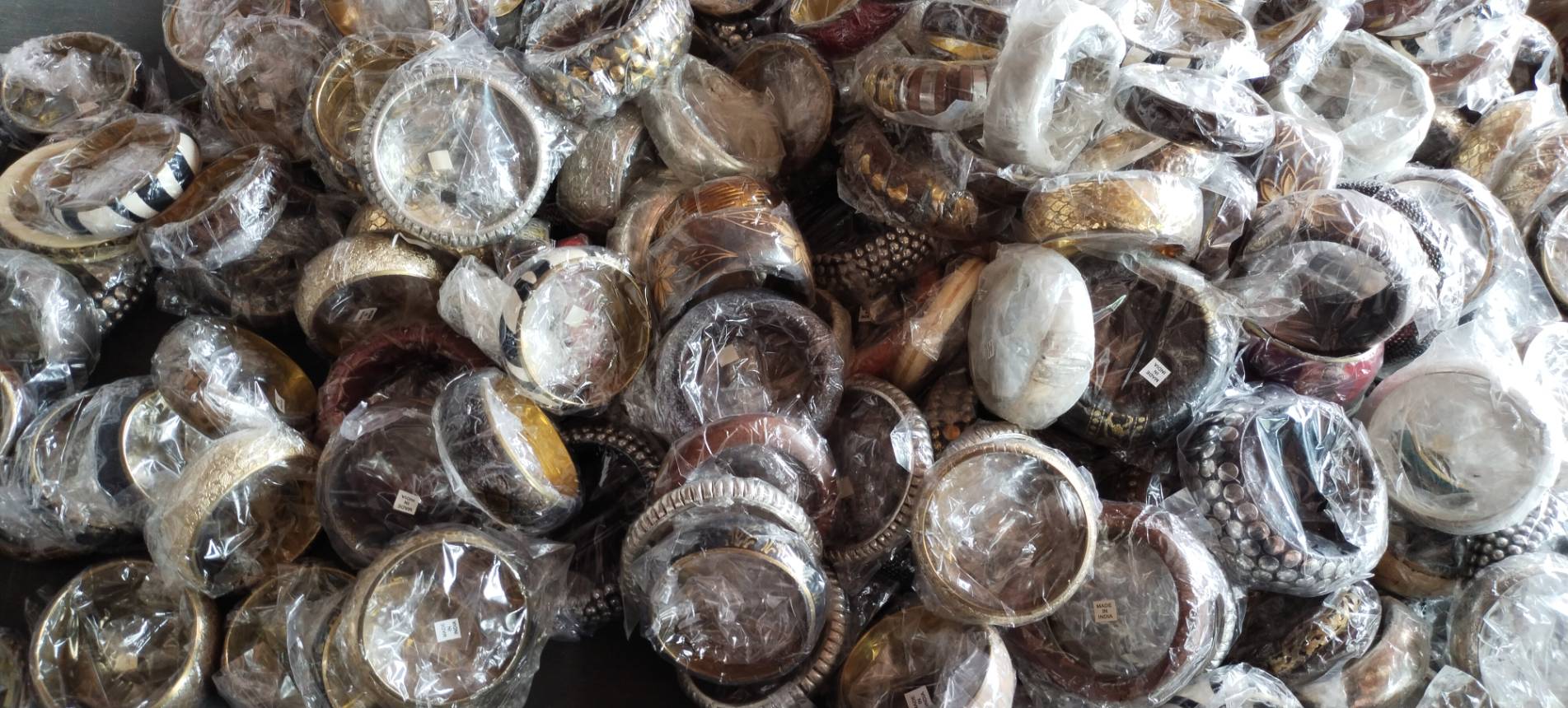 กำไลแขนงานไม้ คละแบบคละลาย ราคาส่ง