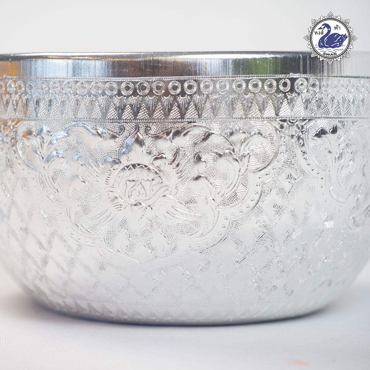 Aluminum Bowl with Pedestal Sliver 22 cm.