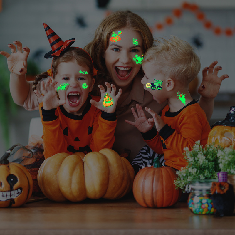 สติกเกอร์ฮาโลวีนรุ่นเรืองแสง GLOWING รอยสักการ์ตูนเด็กใหม่ฮาโลวีน กันน้ำกันเหงื่อ สติกเกอร์รอยสักแบบใช้แล้วทิ้ง แบบ C size 6.8*12 cm.