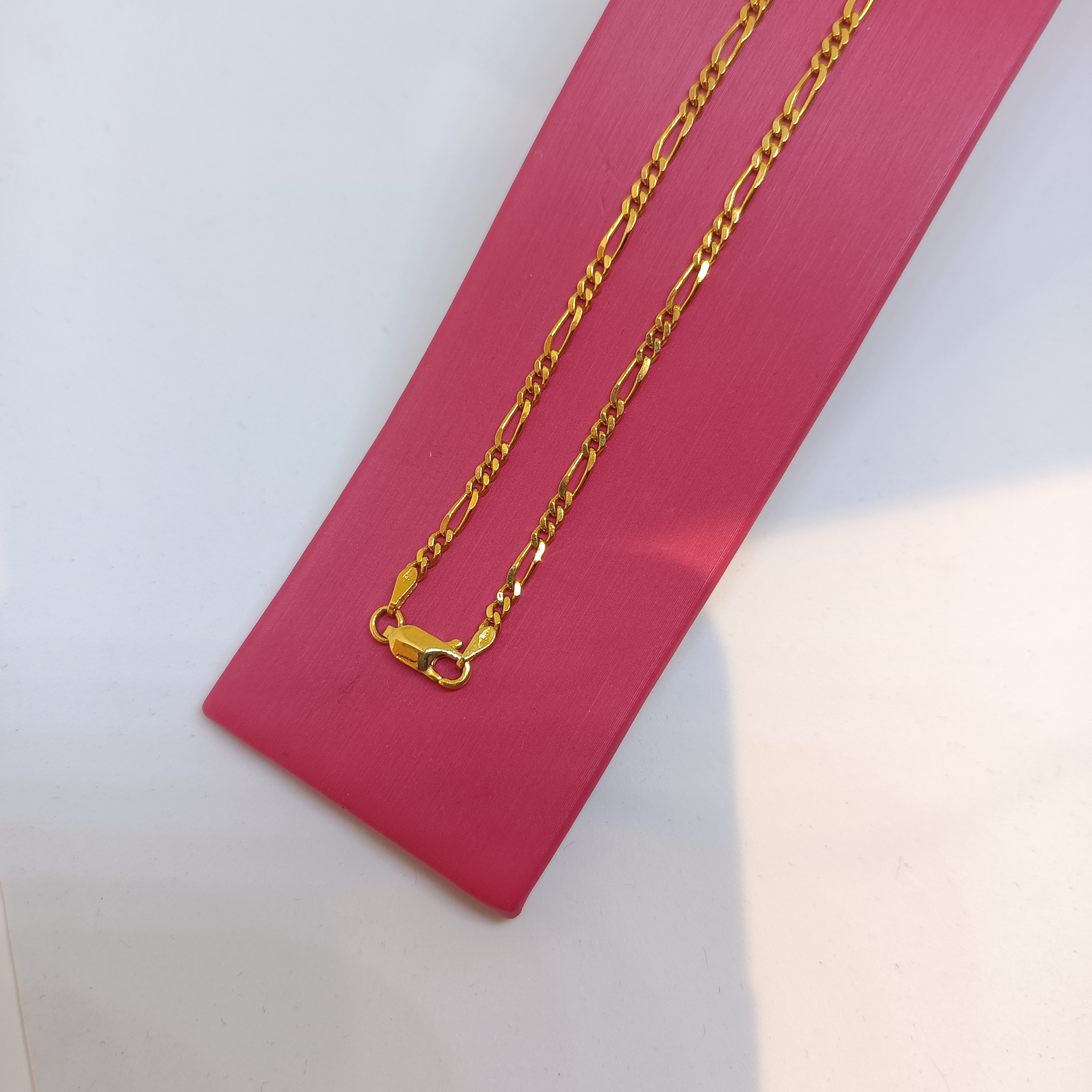 สร้อยคออิตาลี่แบบตันลายฝรั่ง ขนาดหน้าไม่กว้างมาก สวมใส่ได้ทั้งชายและหญิงเลยครับ