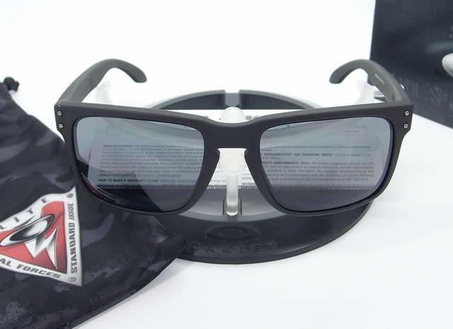 OAKLEY SI HOLBROOK Cerakote Graphite Black w/ Grey Polarized OO9102-91