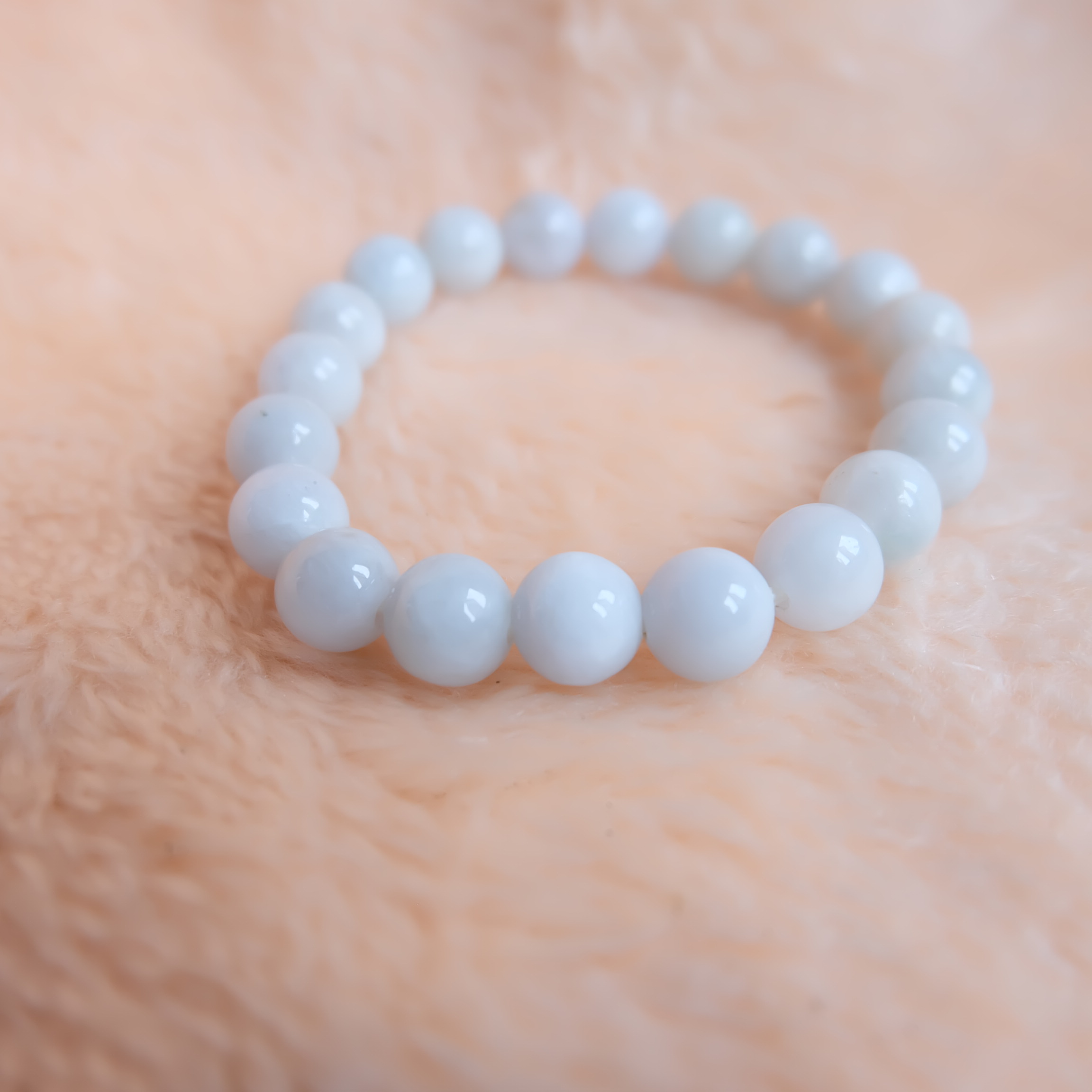 สร้อยข้อมือลูกปัดหยกแท้ หยกพม่า หยกขาว หยกเจไดต์ ขนาด 10 มิล รอบข้อมือ 17.5 เซนติเมตร ร้อยด้วยไหมยืด มีรอย