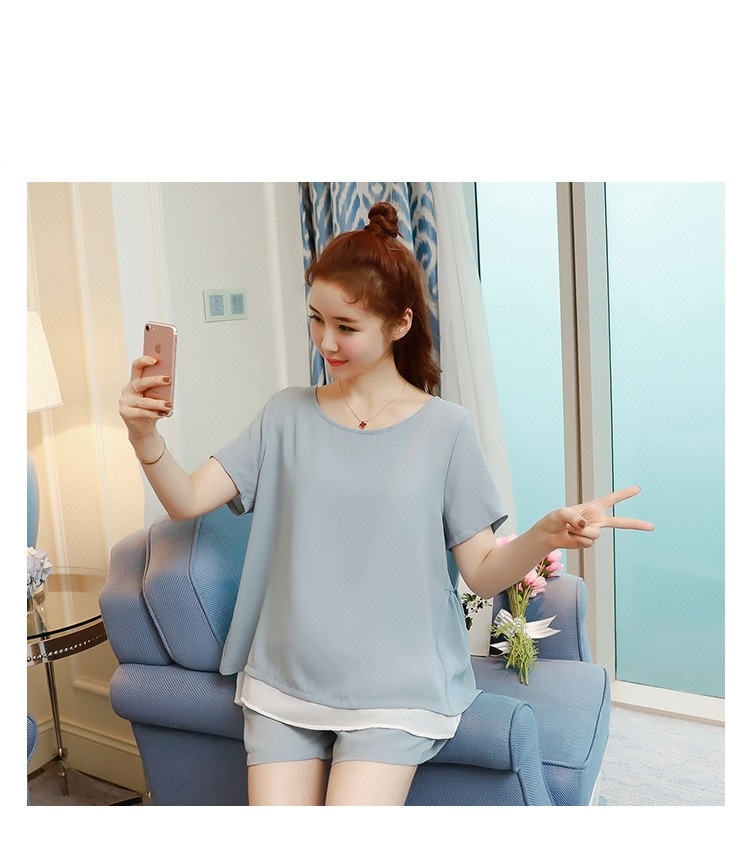 ชุดเซ็ตคลุมท้อง เสื้อชีฟองชั้นนอกสีฟ้าเย็บติดกับผ้าชีฟองสีขาวชั้นใน ด้านหลังผ่าแหวกเปรี้ยวจี๊ด + กางเกงพยุงหน้าท้องสีฟ้าเอวปรับระดับได้ น่ารักมากๆค่ะ