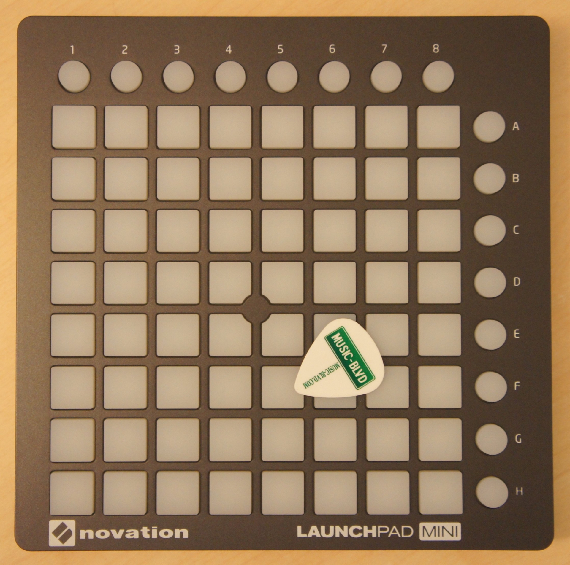 Novation Launchpad Mini MKII